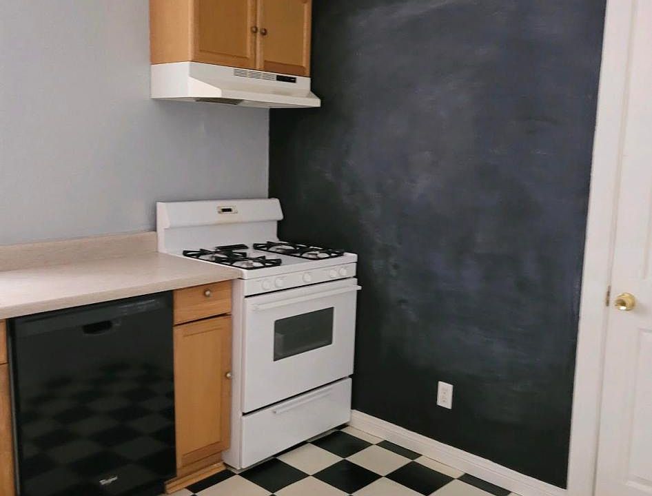 1st image of 761 N Van Ness Ave