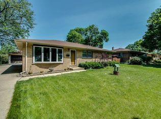1205 S Robert Dr, Mount Prospect, IL