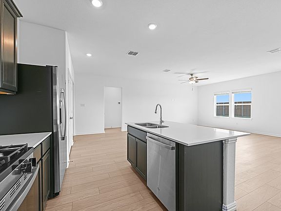 4th image of 2146 Tule Way