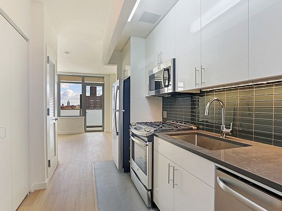 4th image of 180 Myrtle Ave APT 15L