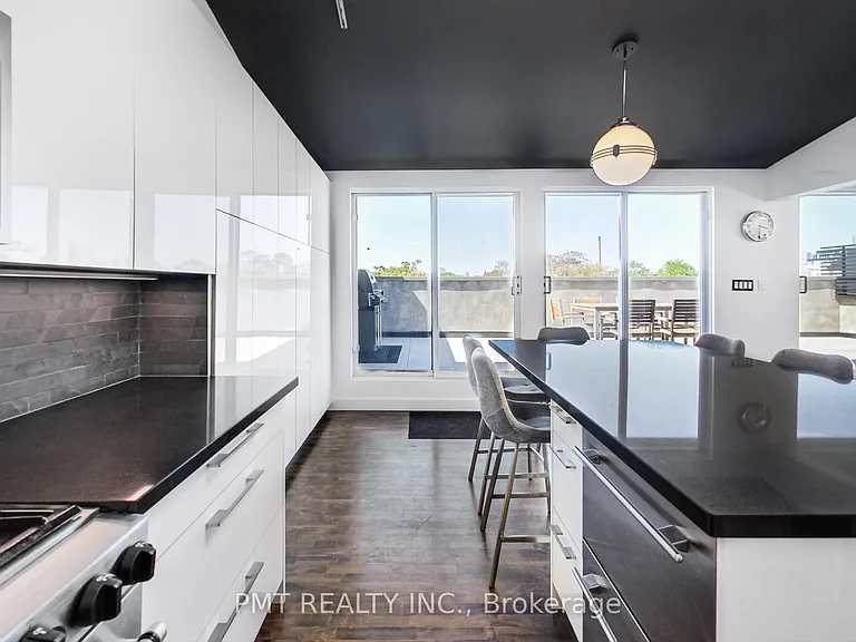 676 Richmond St W #210 — Photo 21