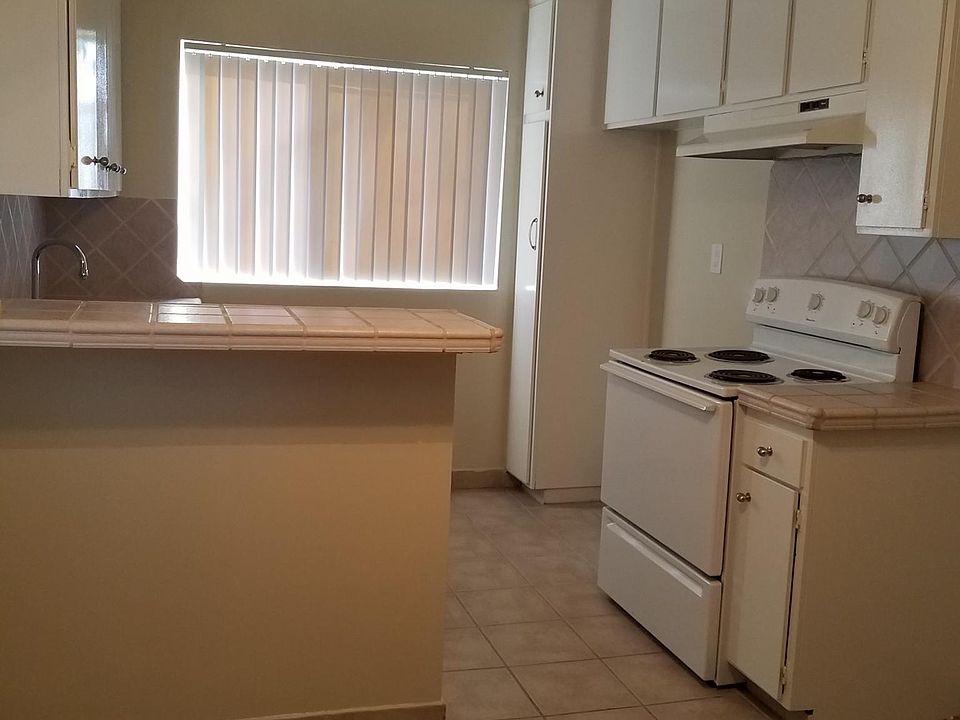 1st image of 6121 Woodman Ave APT 203