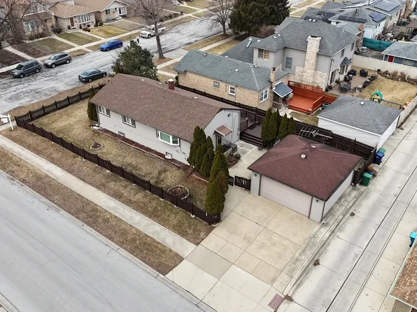 7747 Neenah Ave, Burbank, IL 60459