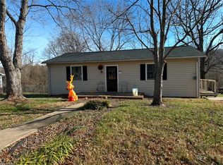 427 N 2nd Ave, Madison, NC 27027