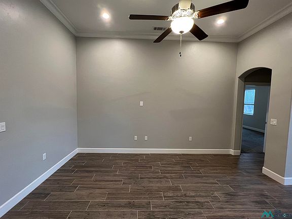 3rd image of 307 Baler Ln