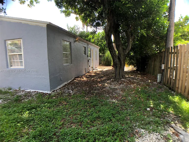 2111 Monroe Ter — Photo 21