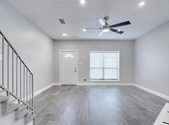 3rd image of 220 Samuel Blvd APT 8G