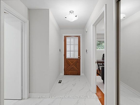 3rd image of 19 Picola Ct