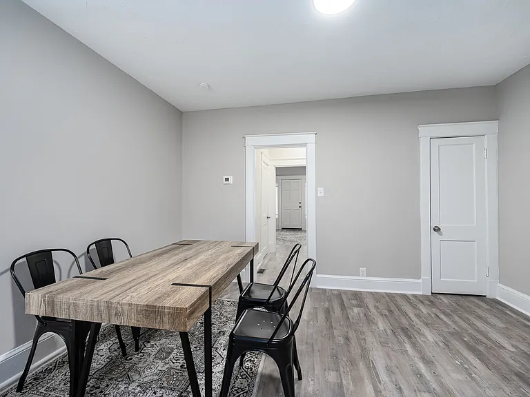 1015 Bank St — Photo 7
