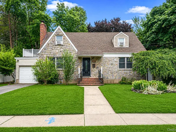 453 Dartmouth Street, Westbury, NY 11590
