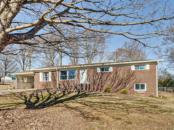 545 Brookwood Dr, Asheboro, NC 27203