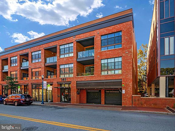 3rd image of 141 West St #203
