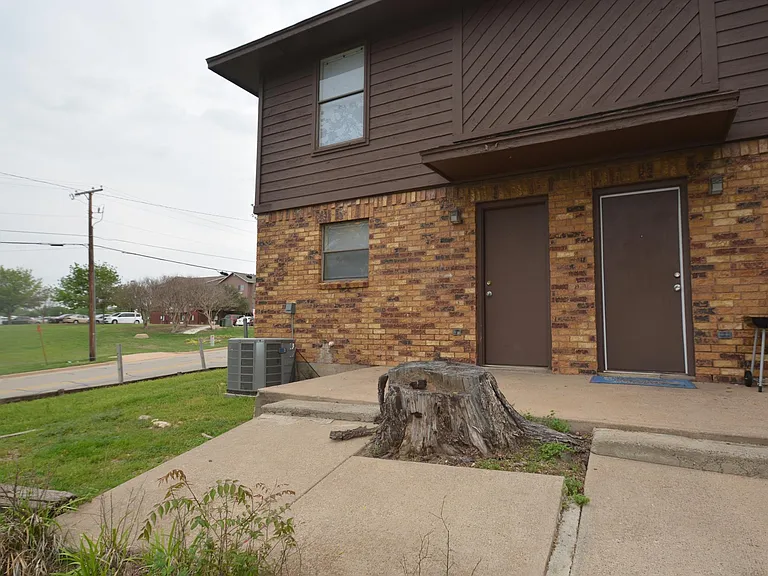 3800 Coates Cir — Photo 9