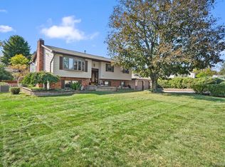 8 Badami Dr, Middletown, NY 10941