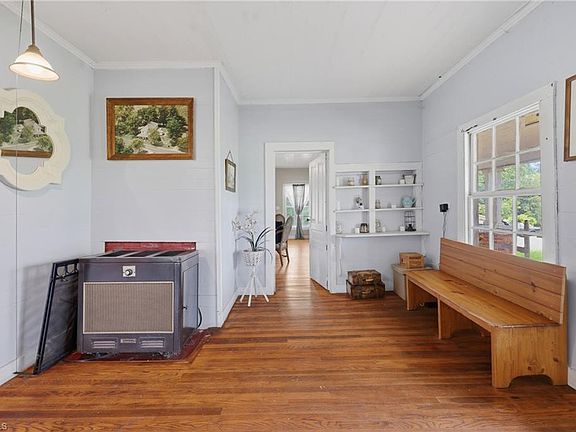 9th image of 985 Traphill Rd