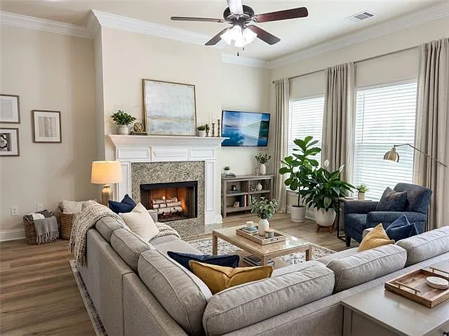 4 bed, 3.0 bath, 2016 sqft, $2,500 — Photo 2