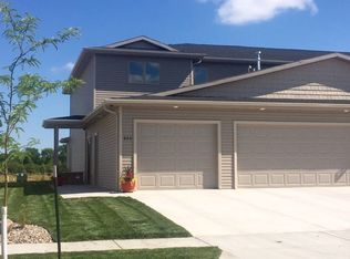 826 Mayflower Dr, Bismarck, ND 58504