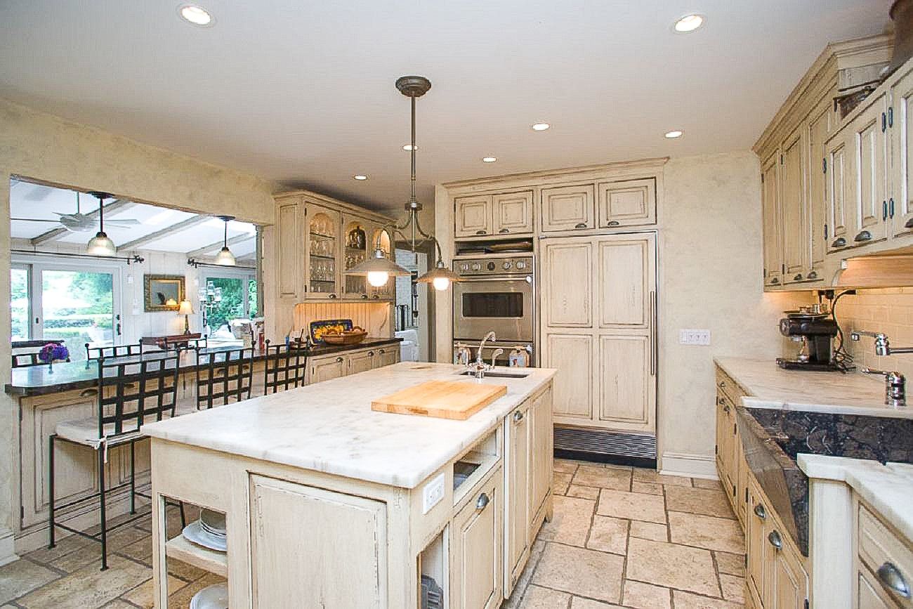  Custom  Eat In Kitchen