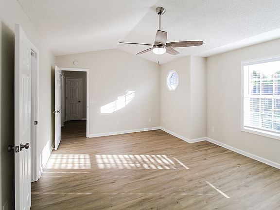 4th image of 245 Ashland Manor Dr