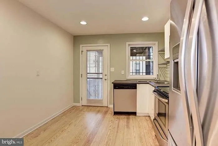 1218 W Ostend St — Photo 3