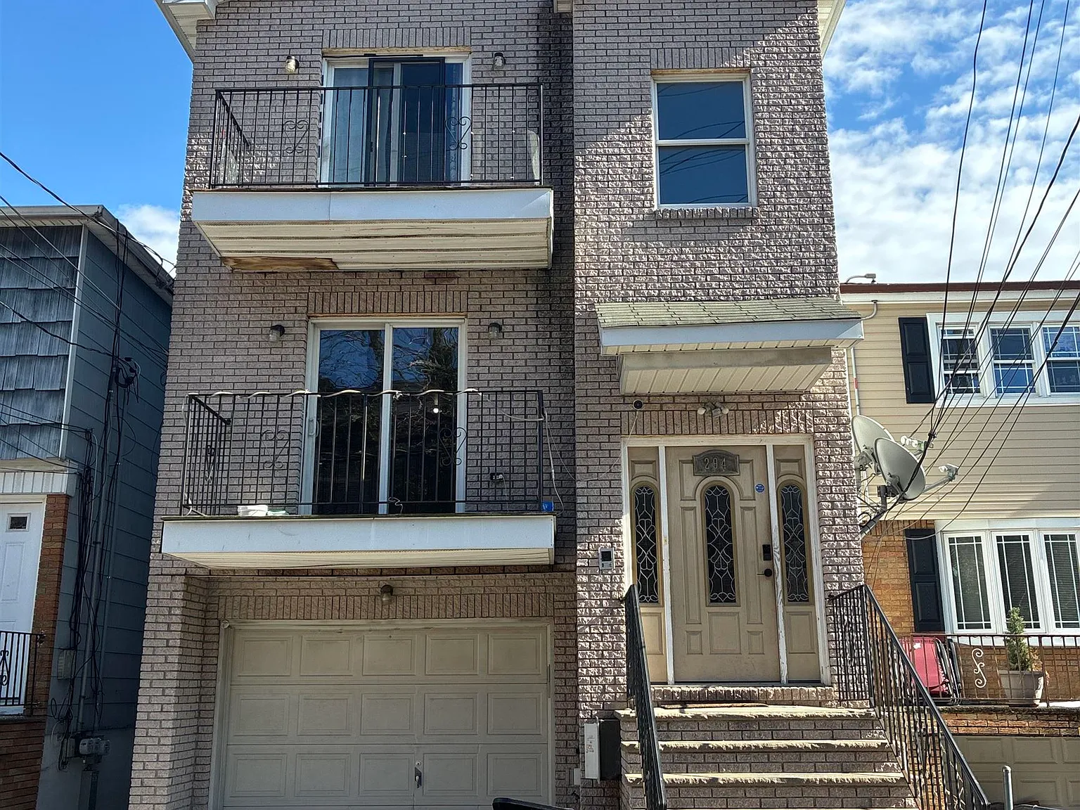 294 Randolph Ave — Photo 1