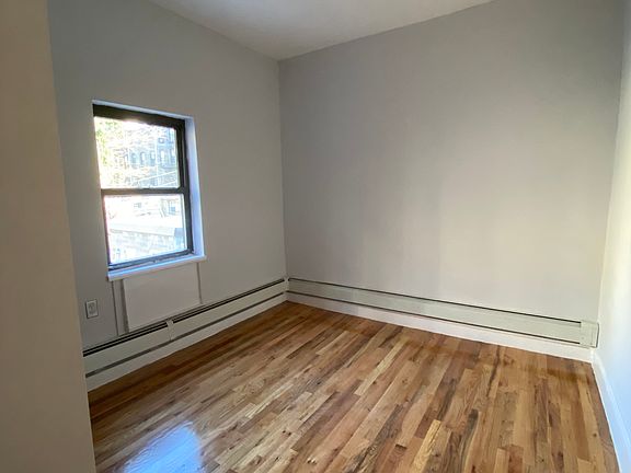 3rd image of 328 Halsey St Suite 1