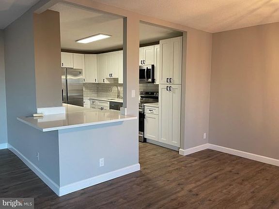 2nd image of 307 Yoakum Pkwy APT 1209