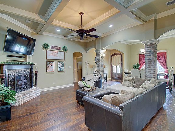 5th image of 106 Lauren Cir