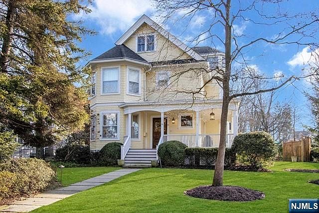 1st image of 89 Dwight Pl