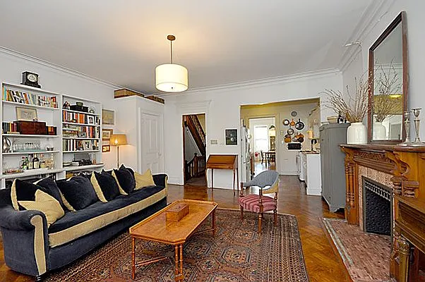 Sold by Realty Collective | media 5