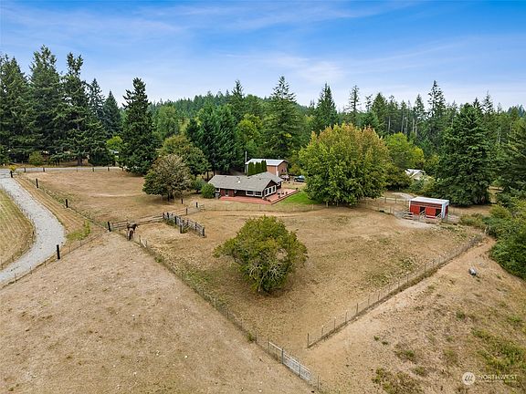 3rd image of 2225 Beaver Creek Drive SW