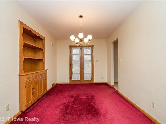 5th image of 305 W 5th St