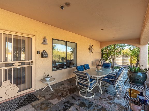 Large patio with 6 chairs and table