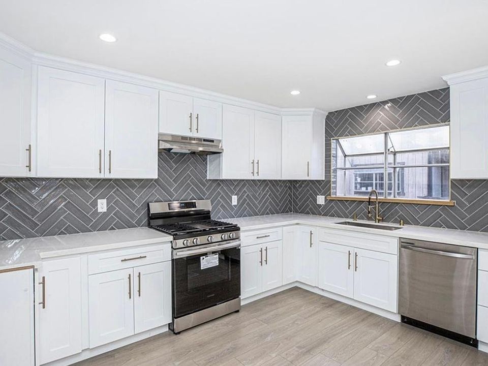 1st image of 9414 Moonbeam Ave Unit 16