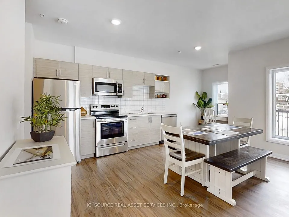 77 William St N #208