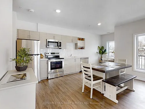 77 William St N Photo 1
