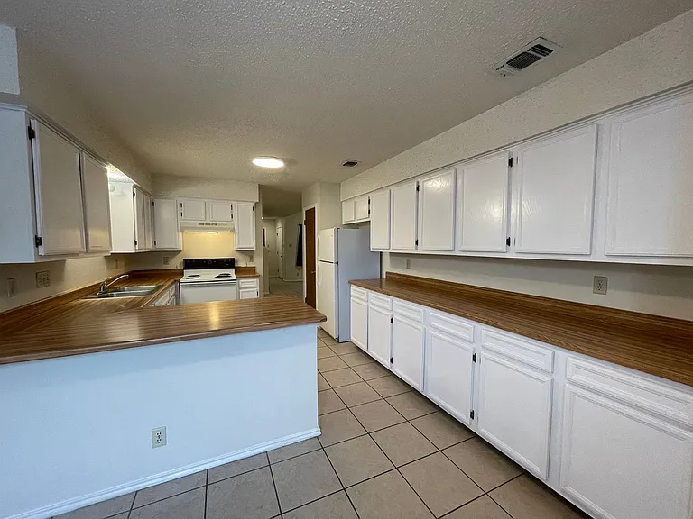 1303 Conway Dr — Photo 7