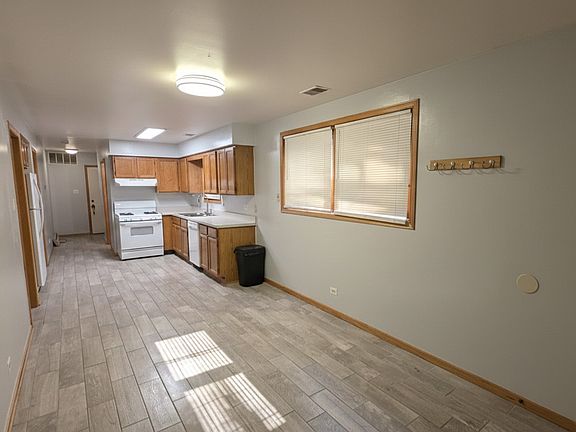 3rd image of 445 W 37th St
