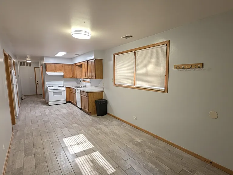 445 W 37th St #GARDEN — Photo 3