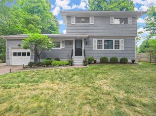 203 Barker St, Mount Kisco, NY 10549