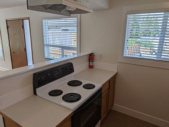2nd image of 1806 Lakeway Dr