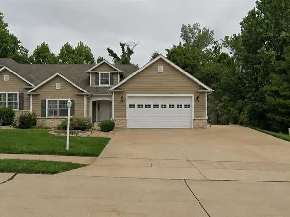 1808 Sycamore Hill Dr, Godfrey, IL 62035