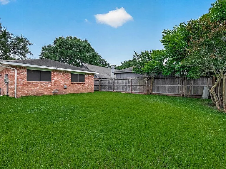 1519 Hitherfield Dr — Photo 18