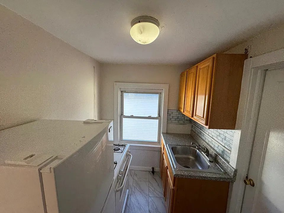 2 Bedrooms at 872-874 S 15th St #3, Newark NJ — photo 1