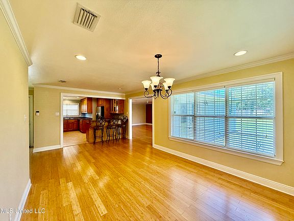 4th image of 2609 Wilson Ave