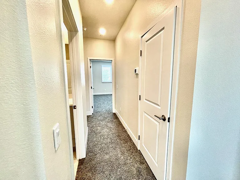 1692 Enterprise Dr — Photo 40