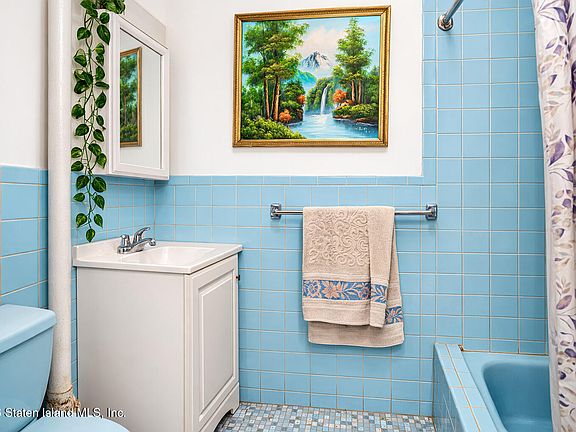 5th image of 235 Bay Ridge Ave