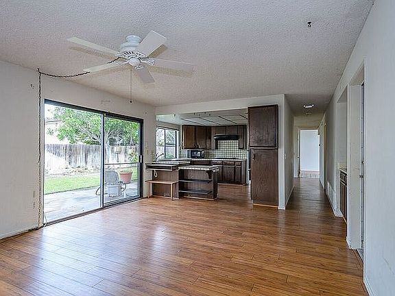 4th image of 2616 Marlberry St