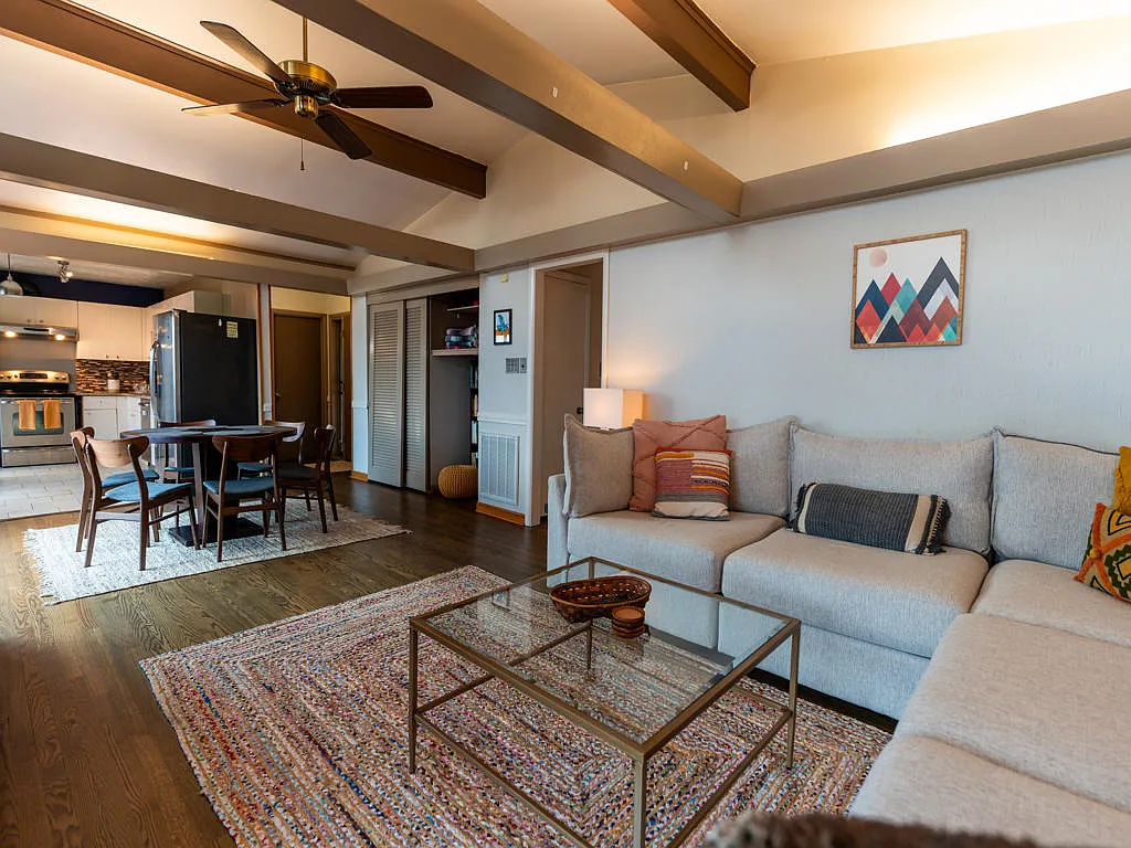3 bed, $2,400 — Photo 2