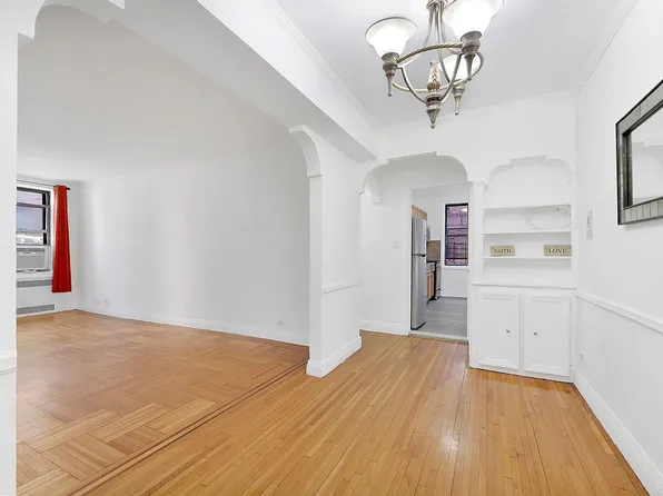 657 E 26th St APT 1V, Brooklyn, NY 11210